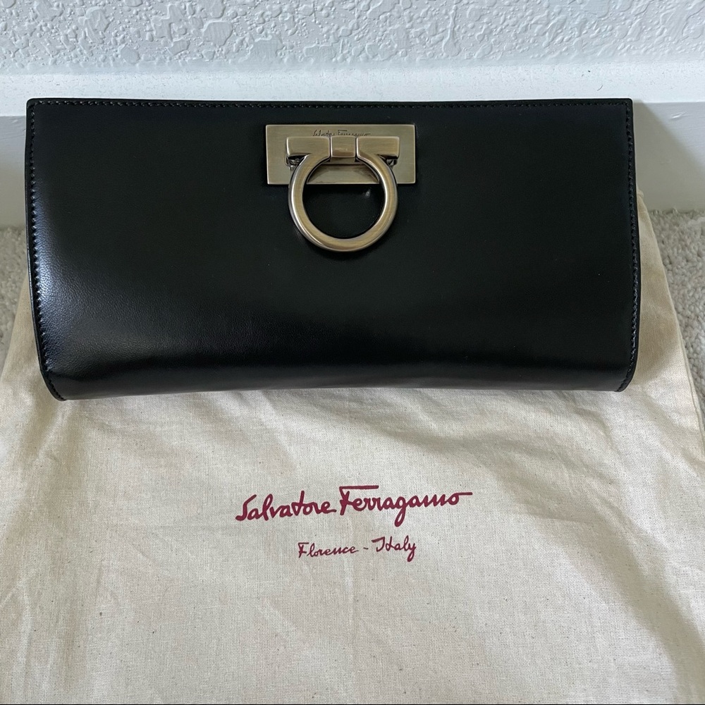 Salvatore ferragamo Gancini-logo clutch